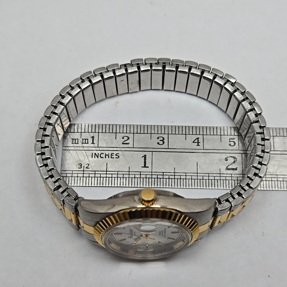 Precision by Gruen 237803114 Two Tone Womens Watch New Battery Date.    - Read - - Picture 11 of 11
